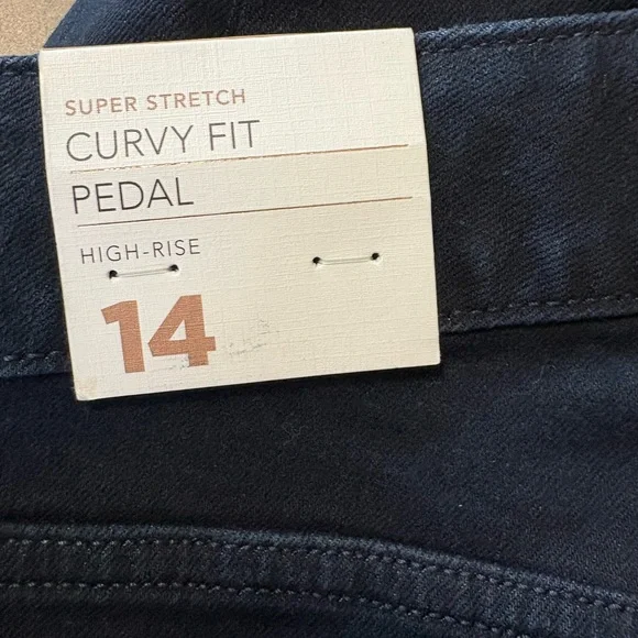 Lane Bryant Women's Straight Leg Cropped Curvy Fit Size 14 jeans - Picture 5 of 6